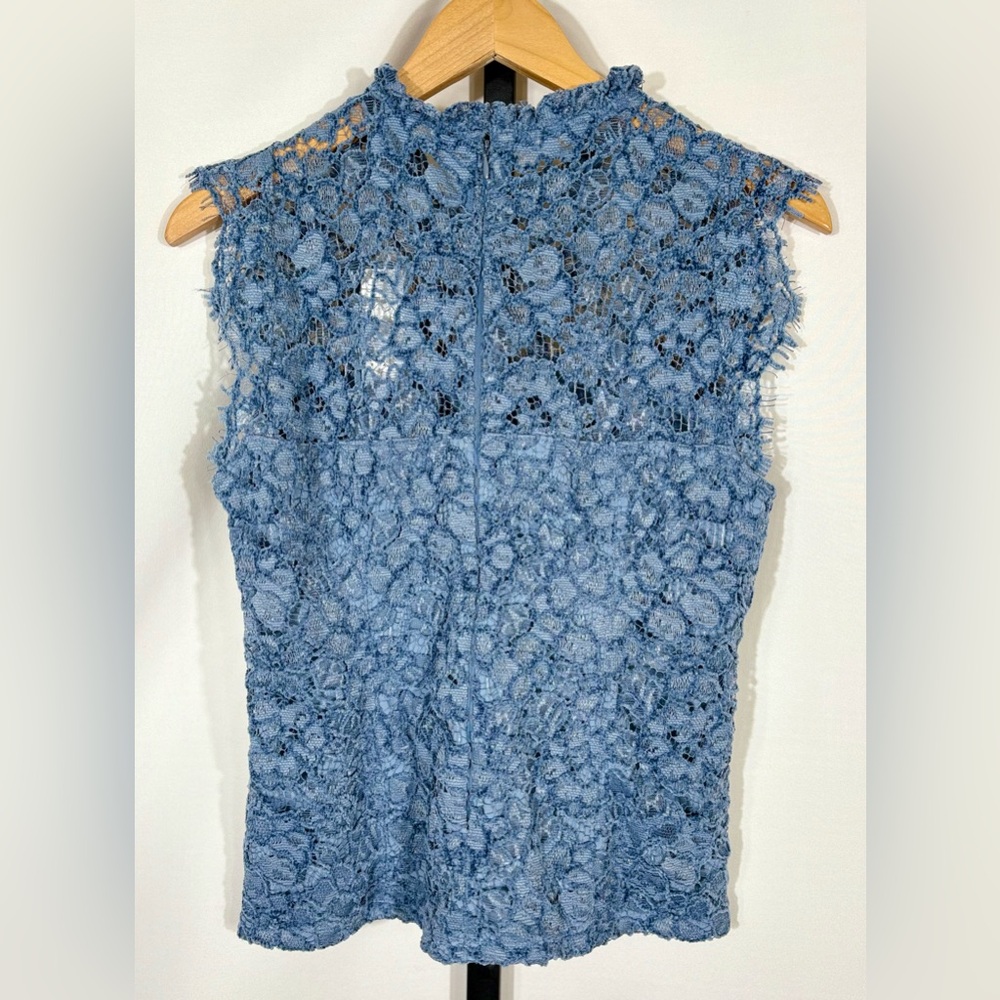 NWT White House Black Market Sleeveless Lace Top Size 8 - Denim Blue - Picture 3 of 6